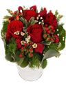 Composizione di rose bacche rosse